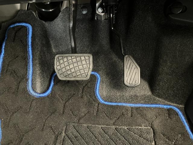ロッキープレミアムＧ　ＨＥＶワンオーナー　パノラマモニター対応カメラ　アダプティブクルーズコントロール　運転席・助手席シートヒーター　純正１７インチアルミホイール　電動パーキングブレーキ　オートブレーキホールド　スマアシ（香川県）の中古車
