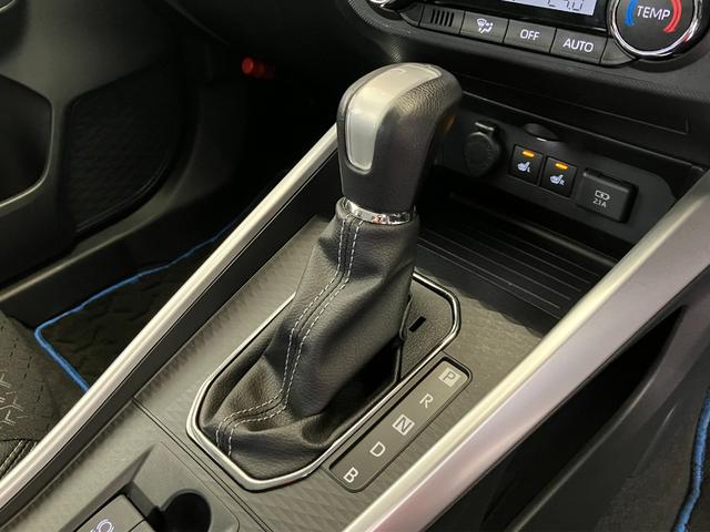 ロッキープレミアムＧ　ＨＥＶワンオーナー　パノラマモニター対応カメラ　アダプティブクルーズコントロール　運転席・助手席シートヒーター　純正１７インチアルミホイール　電動パーキングブレーキ　オートブレーキホールド　スマアシ（香川県）の中古車