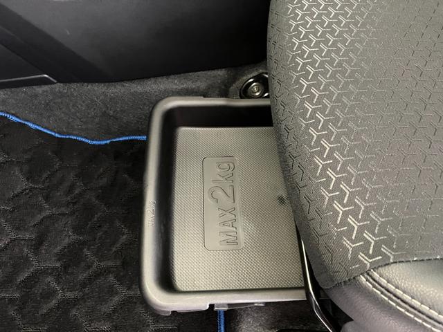 ロッキープレミアムＧ　ＨＥＶワンオーナー　パノラマモニター対応カメラ　アダプティブクルーズコントロール　運転席・助手席シートヒーター　純正１７インチアルミホイール　電動パーキングブレーキ　オートブレーキホールド　スマアシ（香川県）の中古車