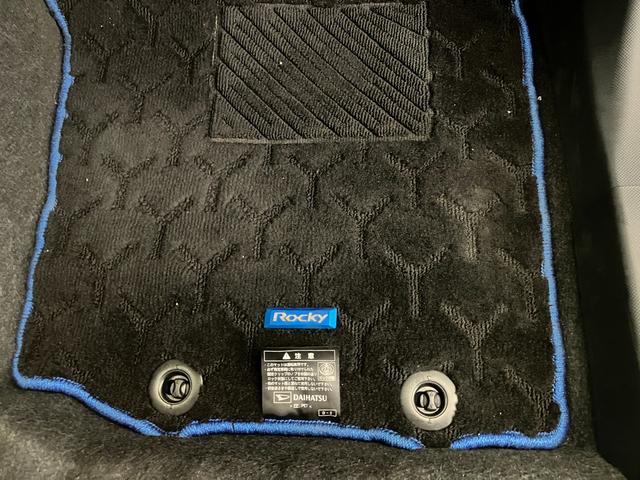 ロッキープレミアムＧ　ＨＥＶワンオーナー　パノラマモニター対応カメラ　アダプティブクルーズコントロール　運転席・助手席シートヒーター　純正１７インチアルミホイール　電動パーキングブレーキ　オートブレーキホールド　スマアシ（香川県）の中古車