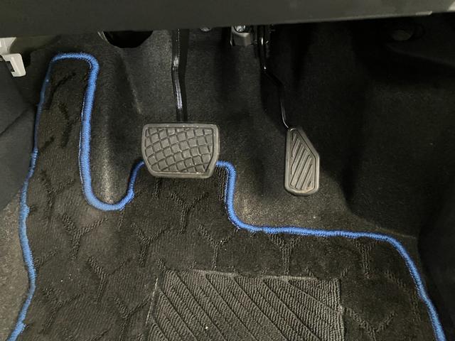 ロッキープレミアムＧ　ＨＥＶワンオーナー　パノラマモニター対応カメラ　アダプティブクルーズコントロール　運転席・助手席シートヒーター　純正１７インチアルミホイール　電動パーキングブレーキ　オートブレーキホールド　スマアシ（香川県）の中古車