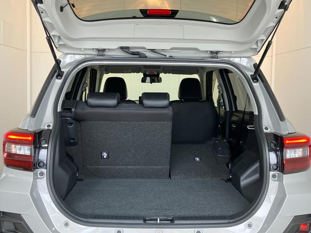 ロッキープレミアムＧ　ＨＥＶワンオーナー　パノラマモニター対応カメラ　アダプティブクルーズコントロール　運転席・助手席シートヒーター　純正１７インチアルミホイール　電動パーキングブレーキ　オートブレーキホールド　スマアシ（香川県）の中古車