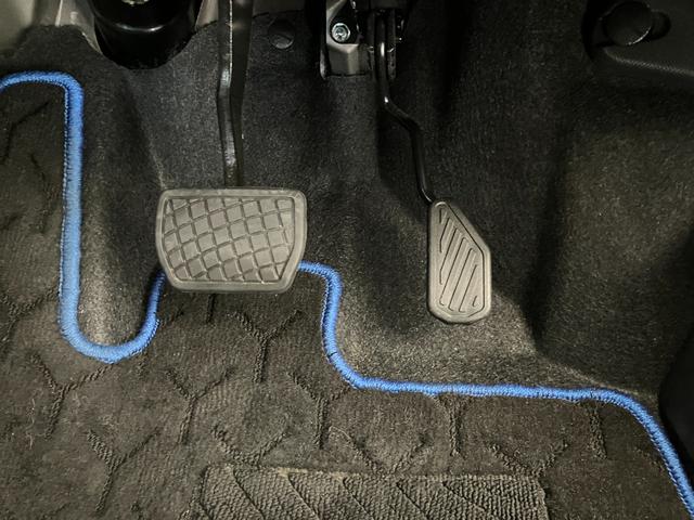ロッキープレミアムＧ　ＨＥＶワンオーナー　パノラマモニター対応カメラ　アダプティブクルーズコントロール　運転席・助手席シートヒーター　純正１７インチアルミホイール　電動パーキングブレーキ　オートブレーキホールド　スマアシ（香川県）の中古車