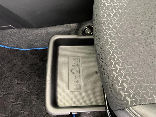 ロッキープレミアムＧ　ＨＥＶワンオーナー　パノラマモニター対応カメラ　アダプティブクルーズコントロール　運転席・助手席シートヒーター　電動パーキングブレーキ　オートブレーキホールド　純正１７インチアルミホイール　スマアシ（香川県）の中古車