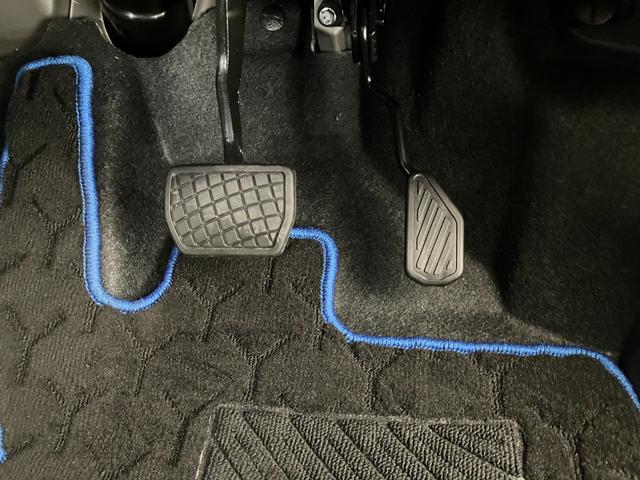 ロッキープレミアムＧ　ＨＥＶワンオーナー　パノラマモニター対応カメラ　アダプティブクルーズコントロール　運転席・助手席シートヒーター　電動パーキングブレーキ　オートブレーキホールド　純正１７インチアルミホイール　スマアシ（香川県）の中古車