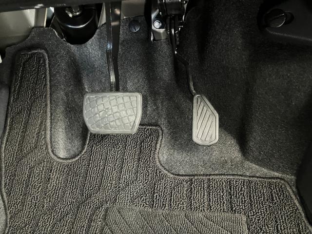 ロッキープレミアムＧ　ＨＥＶワンオーナー　パノラマモニター対応カメラ　アダプティブクルーズコントロール　運転席・助手席シートヒーター　電動パーキングブレーキ　ＬＥＤヘッドランプ　純正１７インチアルミホイール　スマアシ（香川県）の中古車
