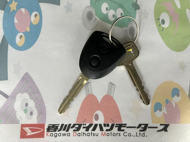 ハイゼットカーゴＤＸワンオーナー　ＣＤレシーバー　スマアシ　両側スライドドア　ハロゲンヘッドライト　オートライト　オートマチックハイビーム　キーレスエントリー　アイドリングストップ　取扱説明書　メンテナンスノート（香川県）の中古車