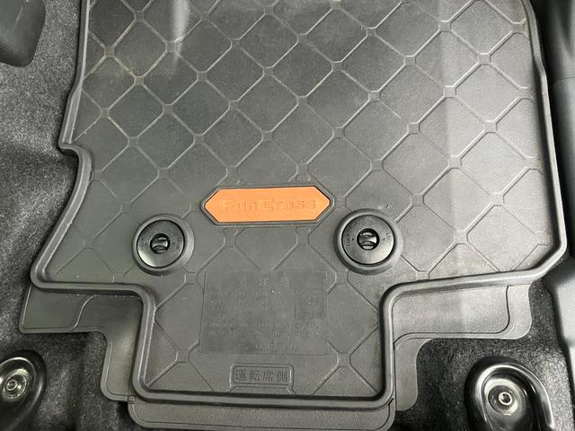 タントファンクロス　オーディオレス／ＬＥＤヘッドランプワンオーナー　オーディオレス　バックモニター対応カメラ　両側パワースライドドア　運転席・助手席シートヒーター　電動パーキングブレーキ　オートブレーキホールド　純正１４インチアルミホイール　スマアシ（香川県）の中古車