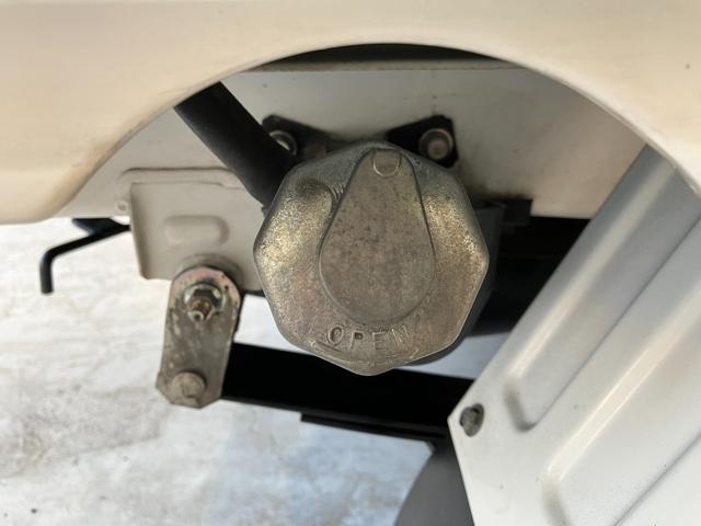 ミニキャブトラックＶＸ−ＳＥ　　４ＷＤ／ＭＴ／作業灯４ＷＤ　ＭＴ　ＡＭ／ＦＭラジオ　ハロゲンヘッドライト　作業灯　取扱説明書　メンテナンスノート（香川県）の中古車