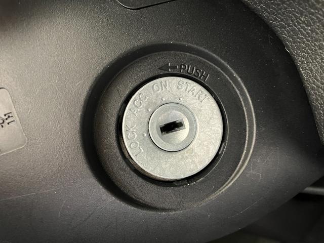 ハイゼットカーゴDX CDレシーバー/Bluetooth接続ワンオーナー 純正CDレシーバー Bluetooth接続 スマアシ 両側スライドドア キーレスエントリー ハロゲンヘッドライト オートライト オートマチックハイビーム アイドリングストップ(香川県)の中古車