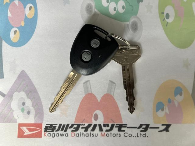 ムーヴコンテＬ　ＥＴＣ／スペアタイヤ付き／キーレスエントリー純正ＥＴＣ　ＣＤ　ハロゲンヘッドライト　電動格納ミラー　アイドリングストップ　スペアタイヤ付き　キーレスエントリー　取扱説明書　メンテナンスノート（香川県）の中古車