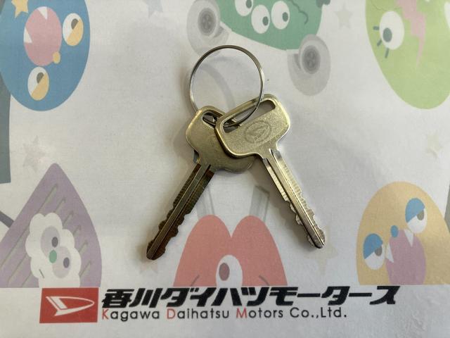 ハイゼットトラックスタンダード AM/FMラジオ/スマアシワンオーナー AM/FMラジオ スマアシ ハロゲンヘッドライト オートライト オートマチックハイビーム アイドリングストップ ゴムマット バイザー 取扱説明書 メンテナンスノート(香川県)の中古車