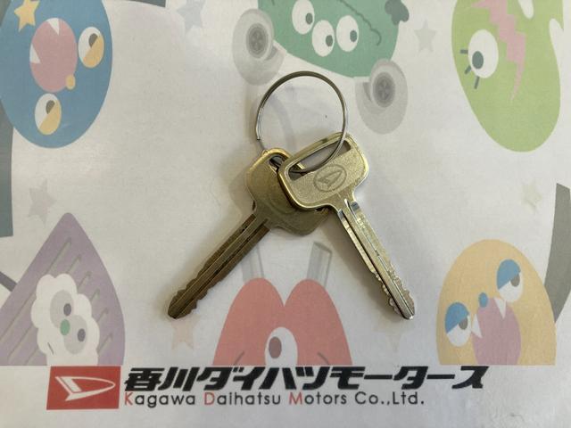 ハイゼットトラックスタンダード　ＭＴ／ＡＭ／ＦＭラジオワンオーナー　ＭＴ　スマアシ　アイドリングストップ　ＡＭ／ＦＭラジオ　ハロゲンヘッドライト　オートライト　オートマチックハイビーム　取扱説明書　メンテナンスノート（香川県）の中古車