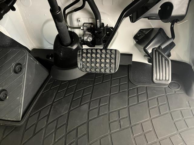 ハイゼットトラックスタンダード AM/FMラジオ/ハロゲンヘッドライトワンオーナー AM/FMラジオ ハロゲンヘッドライト オートライト オートマチックハイビーム 取扱説明書 メンテナンスノート(香川県)の中古車