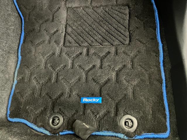 ロッキープレミアムＧ　ＨＥＶ　ナビ／ＥＴＣ／ドラレコ／アルミワンオーナー　純正ナビ　純正ＥＴＣ　純正ドライブレコーダー　パノラマモニター　アダプティブクルーズコントロール　Ｂｌｕｅｔｏｏｔｈ接続　運転席・助手席シートヒーター　電動パーキングブレーキ（香川県）の中古車