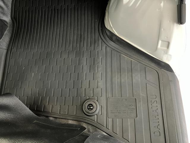 ハイゼットカーゴDX AM/FMラジオ/キーレスエントリーワンオーナー AM/FMラジオ スマアシ 両側スライドドア キーレスエントリー ハロゲンヘッドライト オートライト オートマチックハイビーム 取扱説明書 メンテナンスノート(香川県)の中古車