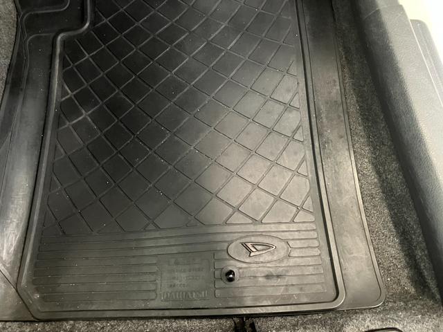 エッセＤ　ＣＤ／キーレスエントリーＣＤ　キーレスエントリー　ハロゲンヘッドライト　スペアタイヤ付き　ゴムマット　取扱説明書（香川県）の中古車