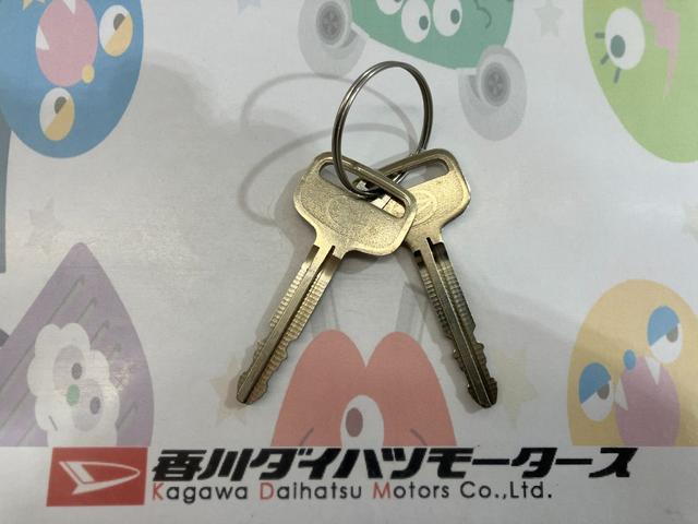 ハイゼットトラックスタンダード　ＡＭ／ＦＭラジオ／スマアシワンオーナー　ＡＭ／ＦＭラジオ　ハロゲンヘッドライト　オートライト　オートマチックハイビーム　スマアシ　取扱説明書　メンテナンスノート（香川県）の中古車