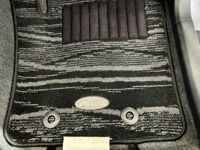 ミラXスペシャル CD/キーレスエントリーCD ハロゲンヘッドライト スペアタイヤ付き キーレスエントリー カーペットマット 取扱説明書 メンテナンスノート(香川県)の中古車