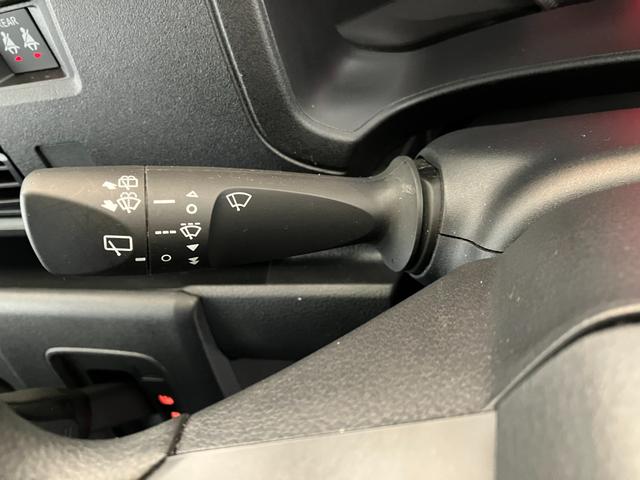 ハイゼットカーゴＤＸ　ＣＤチューナー／Ｂｌｕｅｔｏｏｔｈ接続ワンオーナー　純正ＣＤチューナー　Ｂｌｕｅｔｏｏｔｈ接続　両側スライドドア　スマアシ　ハロゲンヘッドライト　オートライト　オートマチックハイビーム　リアガラス５面フィルム貼り　キーレスエントリー（香川県）の中古車