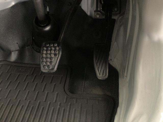 ハイゼットカーゴＤＸ　ＣＤチューナー／Ｂｌｕｅｔｏｏｔｈ接続ワンオーナー　純正ＣＤチューナー　Ｂｌｕｅｔｏｏｔｈ接続　両側スライドドア　スマアシ　ハロゲンヘッドライト　オートライト　オートマチックハイビーム　リアガラス５面フィルム貼り　キーレスエントリー（香川県）の中古車