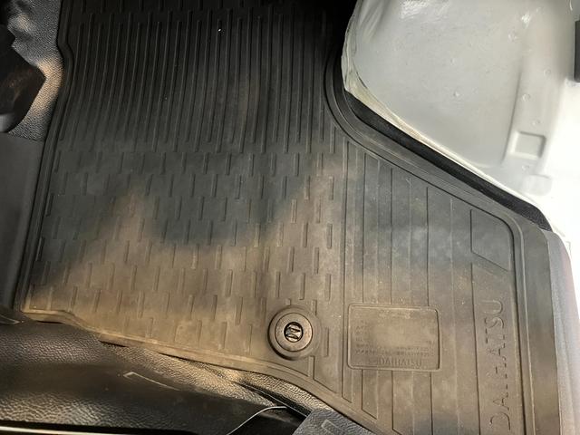 ハイゼットカーゴＤＸ　ＣＤレシーバー／キーレスエントリーワンオーナー　ＣＤレシーバー　両側スライドドア　ハロゲンヘッドライト　キーレスエントリー　アイドリングストップ　スマアシ　取扱説明書　メンテナンスノート（香川県）の中古車