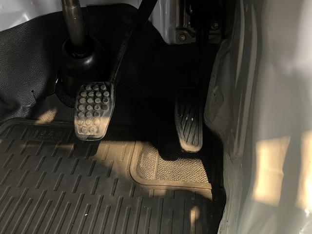 ハイゼットカーゴＤＸ　ＣＤレシーバー／キーレスエントリーワンオーナー　ＣＤレシーバー　両側スライドドア　ハロゲンヘッドライト　キーレスエントリー　アイドリングストップ　スマアシ　取扱説明書　メンテナンスノート（香川県）の中古車