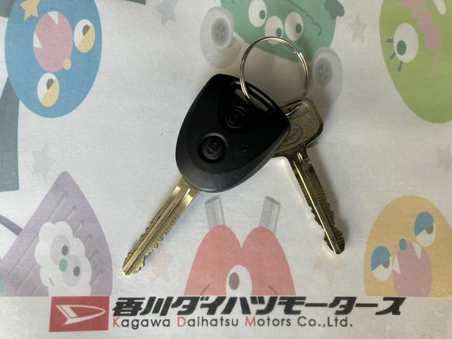 ハイゼットカーゴＤＸ　ＣＤレシーバー／キーレスエントリーワンオーナー　ＣＤレシーバー　両側スライドドア　ハロゲンヘッドライト　キーレスエントリー　アイドリングストップ　スマアシ　取扱説明書　メンテナンスノート（香川県）の中古車