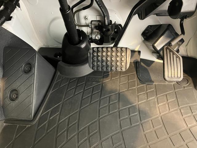 ハイゼットトラックＥＸＴ　４ＷＤ／ＣＤチューナー／作業灯ワンオーナー　４ＷＤ　純正ＣＤチューナー　作業灯　スマアシ　電動格納ミラー　ハロゲンヘッドライト　スマートキー　取扱説明書　メンテナンスノート（香川県）の中古車