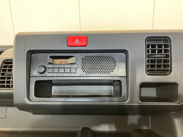 ハイゼットトラックスタンダード　４ＷＤ／ＭＴワンオーナー　４ＷＤ　ＭＴ　ＡＭ／ＦＭラジオ　ハロゲンヘッドライト　荷台マット　取扱説明書　メンテナンスノート（香川県）の中古車