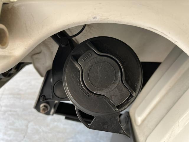 ハイゼットトラックスタンダード　４ＷＤ／ＭＴワンオーナー　４ＷＤ　ＭＴ　ＡＭ／ＦＭラジオ　ハロゲンヘッドライト　荷台マット　取扱説明書　メンテナンスノート（香川県）の中古車