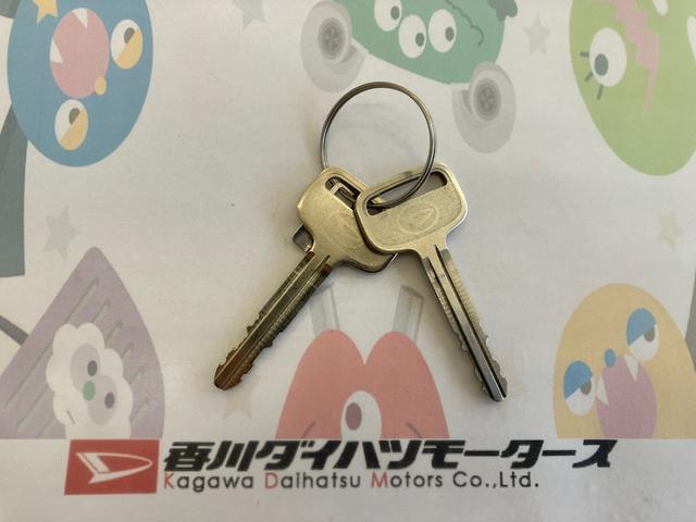 ハイゼットトラックスタンダード　４ＷＤ／ＭＴ／ＡＭ／ＦＭラジオワンオーナー　４ＷＤ　ＭＴ　ＡＭ／ＦＭラジオ　スマアシ　ハロゲンヘッドライト　オートライト　オートマチックハイビーム　取扱説明書　メンテナンスノート（香川県）の中古車