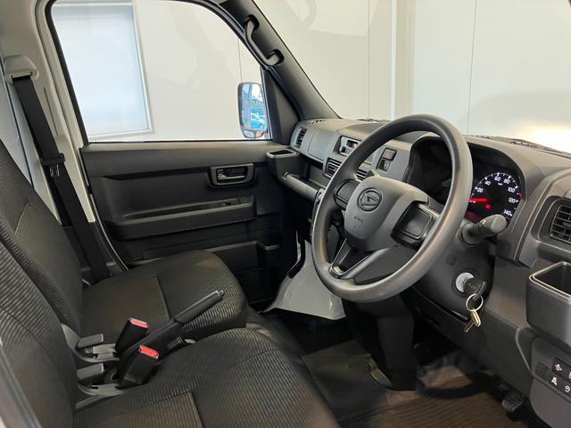 ハイゼットカーゴＤＸ　ＡＭ／ＦＭラジオ／キーレスエントリーワンオーナー　ＡＭ／ＦＭラジオ　キーレスエントリー　スマアシ　両側スライドドア　ハロゲンヘッドライト　オートライト　オートマチックハイビーム　取扱説明書　メンテナンスノート（香川県）の中古車