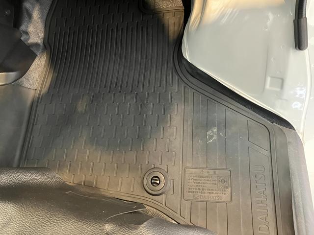 ハイゼットカーゴＤＸ　ＡＭ／ＦＭラジオ／キーレスエントリーワンオーナー　ＡＭ／ＦＭラジオ　キーレスエントリー　スマアシ　両側スライドドア　ハロゲンヘッドライト　オートライト　オートマチックハイビーム　取扱説明書　メンテナンスノート（香川県）の中古車