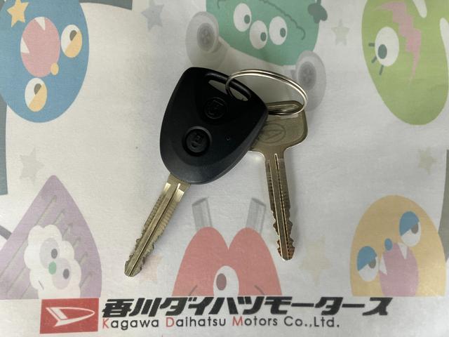 ハイゼットカーゴＤＸ　ＡＭ／ＦＭラジオ／キーレスエントリーワンオーナー　ＡＭ／ＦＭラジオ　キーレスエントリー　スマアシ　両側スライドドア　ハロゲンヘッドライト　オートライト　オートマチックハイビーム　取扱説明書　メンテナンスノート（香川県）の中古車