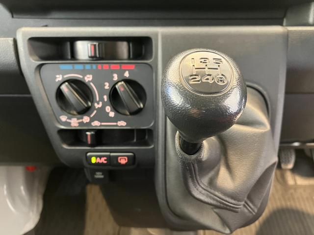 ハイゼットカーゴＤＸ　ＭＴ／ルーフキャリア−ワンオーナー　メーター交換車　ＭＴ　ＡＭ／ＦＭラジオ　両側スライドドア　ルーフキャリア−　キーレスエントリー　取扱説明書　メンテナンスノート（香川県）の中古車