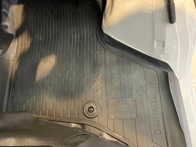 ハイゼットカーゴＤＸ　ＭＴ／ルーフキャリア−ワンオーナー　メーター交換車　ＭＴ　ＡＭ／ＦＭラジオ　両側スライドドア　ルーフキャリア−　キーレスエントリー　取扱説明書　メンテナンスノート（香川県）の中古車