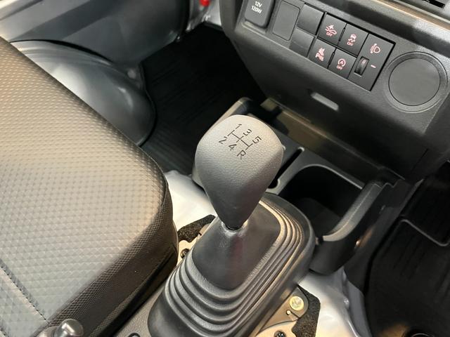 ハイゼットトラックスタンダード　ＭＴ／ＡＭ／ＦＭラジオワンオーナー　ＡＭ／ＦＭラジオ　ＭＴ　スマアシ　ハロゲンヘッドライト　オートライト　オートマチックハイビーム　ゴムマット　バイザー　取扱説明書　メンテナンスノート（香川県）の中古車