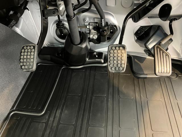 ハイゼットトラックスタンダード　ＭＴ／ＡＭ／ＦＭラジオワンオーナー　ＡＭ／ＦＭラジオ　ＭＴ　スマアシ　ハロゲンヘッドライト　オートライト　オートマチックハイビーム　ゴムマット　バイザー　取扱説明書　メンテナンスノート（香川県）の中古車