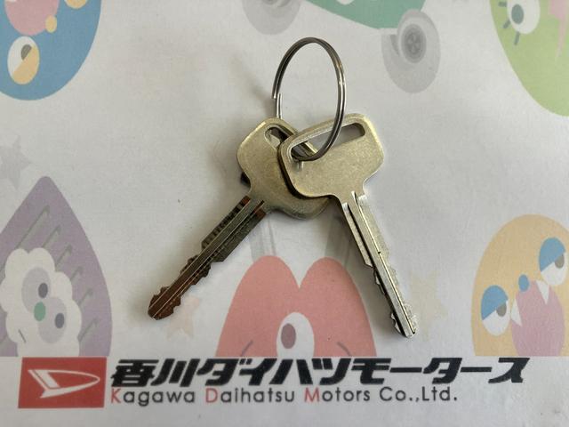 ハイゼットトラックスタンダード　ＡＭ／ＦＭラジオワンオーナー　ＡＭ／ＦＭラジオ　スマアシ　ハロゲンヘッドライト　オートライト　オートマチックハイビーム　取扱説明書　メンテナンスノート（香川県）の中古車