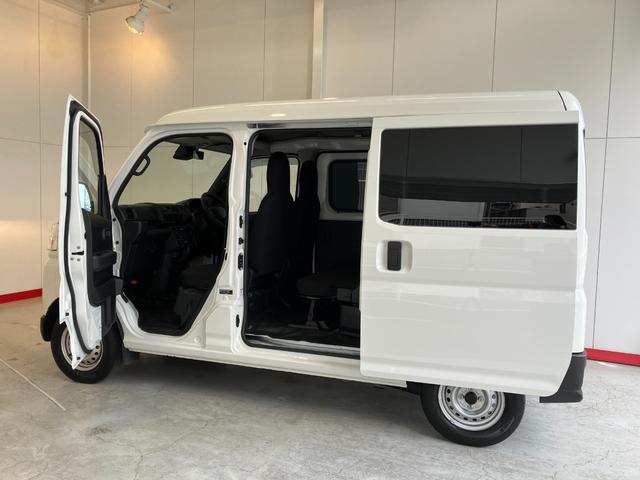 ハイゼットカーゴＤＸ　ＡＭ／ＦＭラジオ／両側スライドドアワンオーナー　キーレスエントリー　ＡＭ／ＦＭラジオ　スマアシ　両側スライドドア　ハロゲンヘッドライト　オートライト　オートマチックハイビーム　取扱説明書　メンテナンスノート（香川県）の中古車