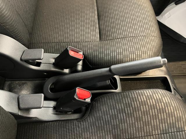 ハイゼットカーゴＤＸ　ＡＭ／ＦＭラジオ／キーレスエントリーワンオーナー　ＡＭ／ＦＭラジオ　キーレスエントリー　ハロゲンヘッドライト　オートライト　オートマチックハイビーム　両側スライドドア　取扱説明書　メンテナンスノート（香川県）の中古車