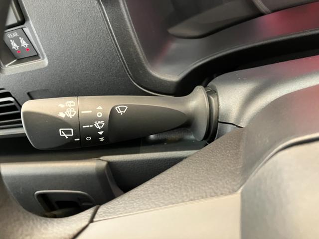 ハイゼットカーゴＤＸ　ＡＭ／ＦＭラジオ／キーレスエントリーワンオーナー　ＡＭ／ＦＭラジオ　キーレスエントリー　ハロゲンヘッドライト　オートライト　オートマチックハイビーム　両側スライドドア　取扱説明書　メンテナンスノート（香川県）の中古車