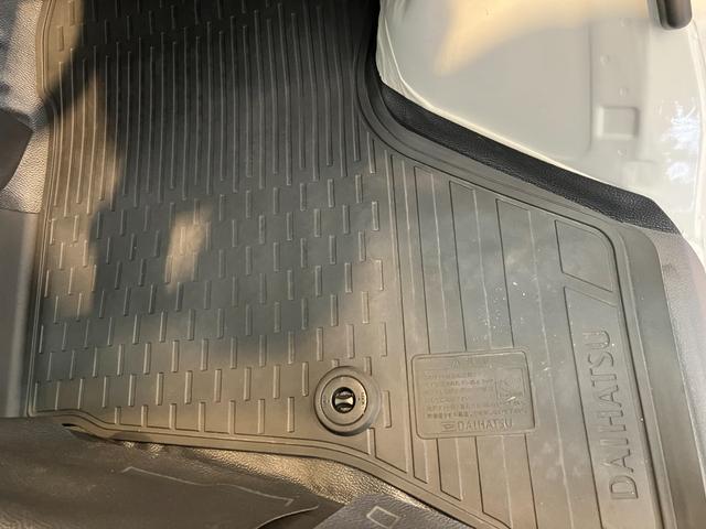 ハイゼットカーゴＤＸ　ＡＭ／ＦＭラジオ／キーレスエントリーワンオーナー　ＡＭ／ＦＭラジオ　キーレスエントリー　ハロゲンヘッドライト　オートライト　オートマチックハイビーム　両側スライドドア　取扱説明書　メンテナンスノート（香川県）の中古車