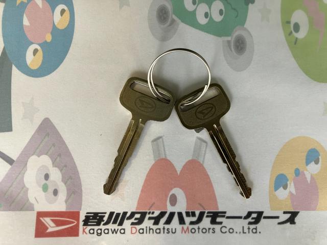 ハイゼットカーゴスペシャル　ＡＭ／ＦＭラジオ／両側スライドドアワンオーナー　ＡＭ／ＦＭラジオ　両側スライドドア　ハロゲンヘッドライト　オートライト　オートマチックハイビーム　取扱説明書　メンテナンスノート（香川県）の中古車