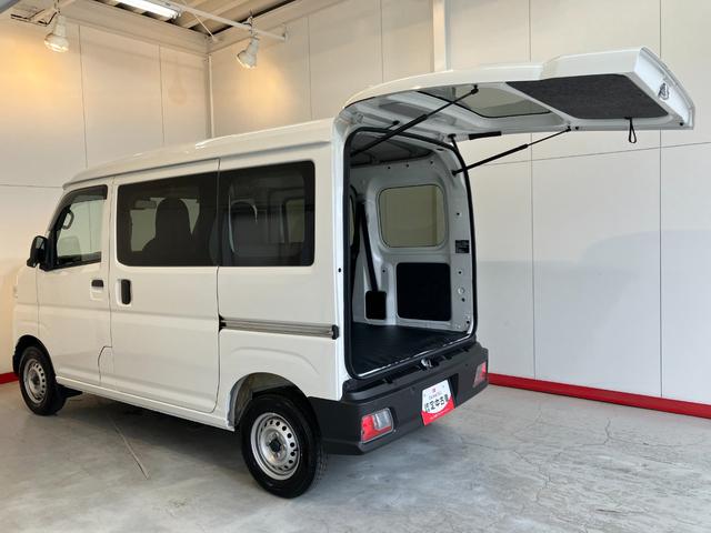 ハイゼットカーゴＤＸ　ＡＭ／ＦＭラジオワンオーナーキーレスエントリー　ＡＭ／ＦＭラジオ　ハロゲンヘッドライト　オートライト　オートハイビーム　アイドリングストップ　ラバーマット　両側スライドドア　スマアシ（香川県）の中古車