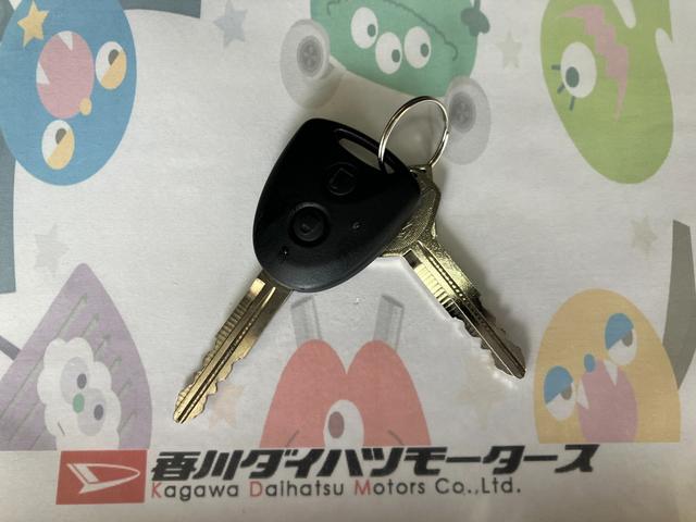 ミライースL SAIII オーディオレス/シガーソケットオーディオレス キーレスエントリー スマアシIII ハロゲンヘッドライト オートライト オートマチックハイビーム シガーソケット 取扱説明書 メンテナンスノート(香川県)の中古車