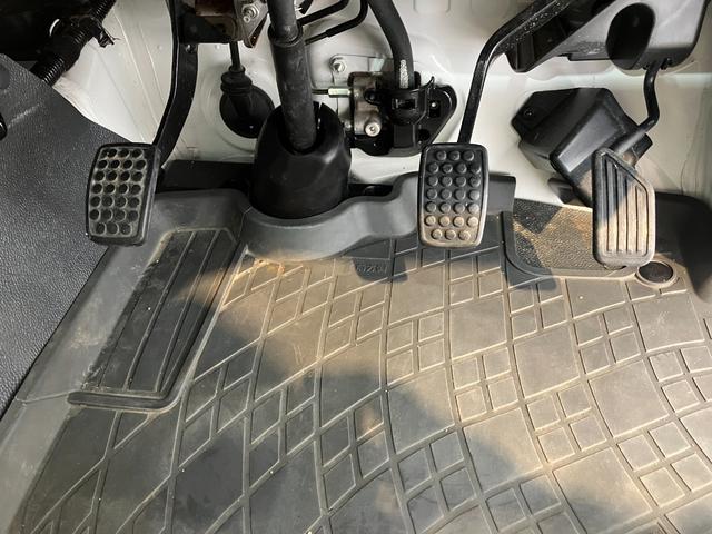 ハイゼットトラックEXT MT 2WD CDチューナーキーレスエントリー CDチューナー 作業灯 ハロゲンヘッドライト ラバーマット メンテナンスノート 取扱説明書 MT 2WD(香川県)の中古車