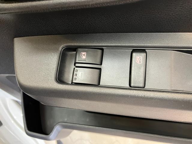 ハイゼットカーゴDX AM/FMラジオ ワンオーナーワンオーナー キーレスエントリー AM/FMラジオ リヤガラスフィルム 両側スライドドア ハロゲンヘッドライト オートライト オートハイビーム アイドリングストップ スマアシ(香川県)の中古車