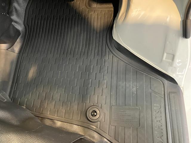 ハイゼットカーゴＤＸ　ＣＶＴ　ワンオーナー　ＣＤチューナーＣＶＴ　２ＷＤ　ワンオーナー　キーレスエントリー　ＣＤチューナー　ハロゲンヘッドライト　オートライト　オートハイビーム　アイドリングストップ　スマアシ　Ｂｌｕｅｔｏｏｔｈ接続　ＵＳＢ入力端子（香川県）の中古車